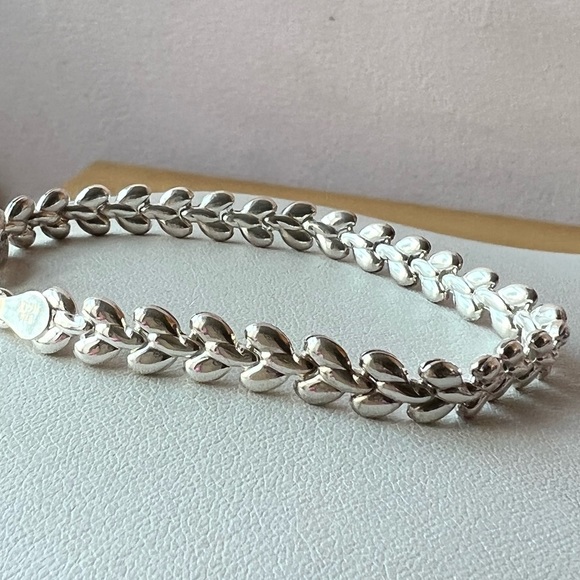 925 Sterling Silver Heart Design Bracelet - Picture 4 of 16